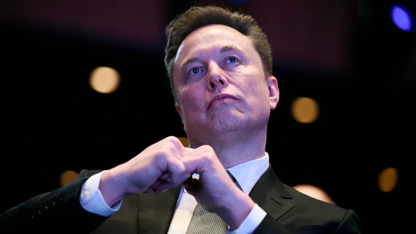 Elon Musk blandet sig nu i en debat om de svenske myndigheder.