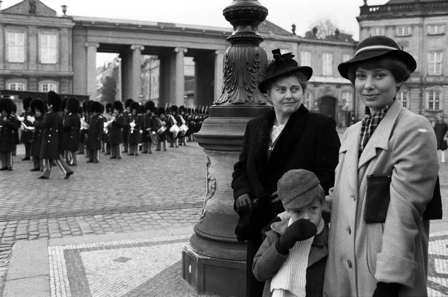 Elin Reimer som Laura og Kirsten Olesen som Agnes i »Matador«.
