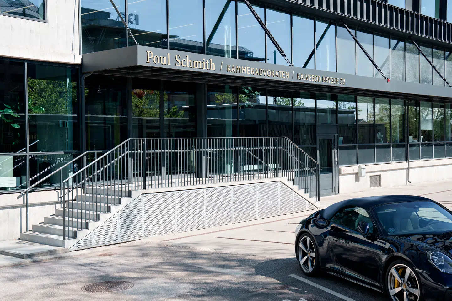 Kammeradvokaten har siden 1936 haft næsten monopol som leverandør af advokatydelser til staten. I 2024 købte Staten ind for 654 millioner kroner hos det private advokatfirma.