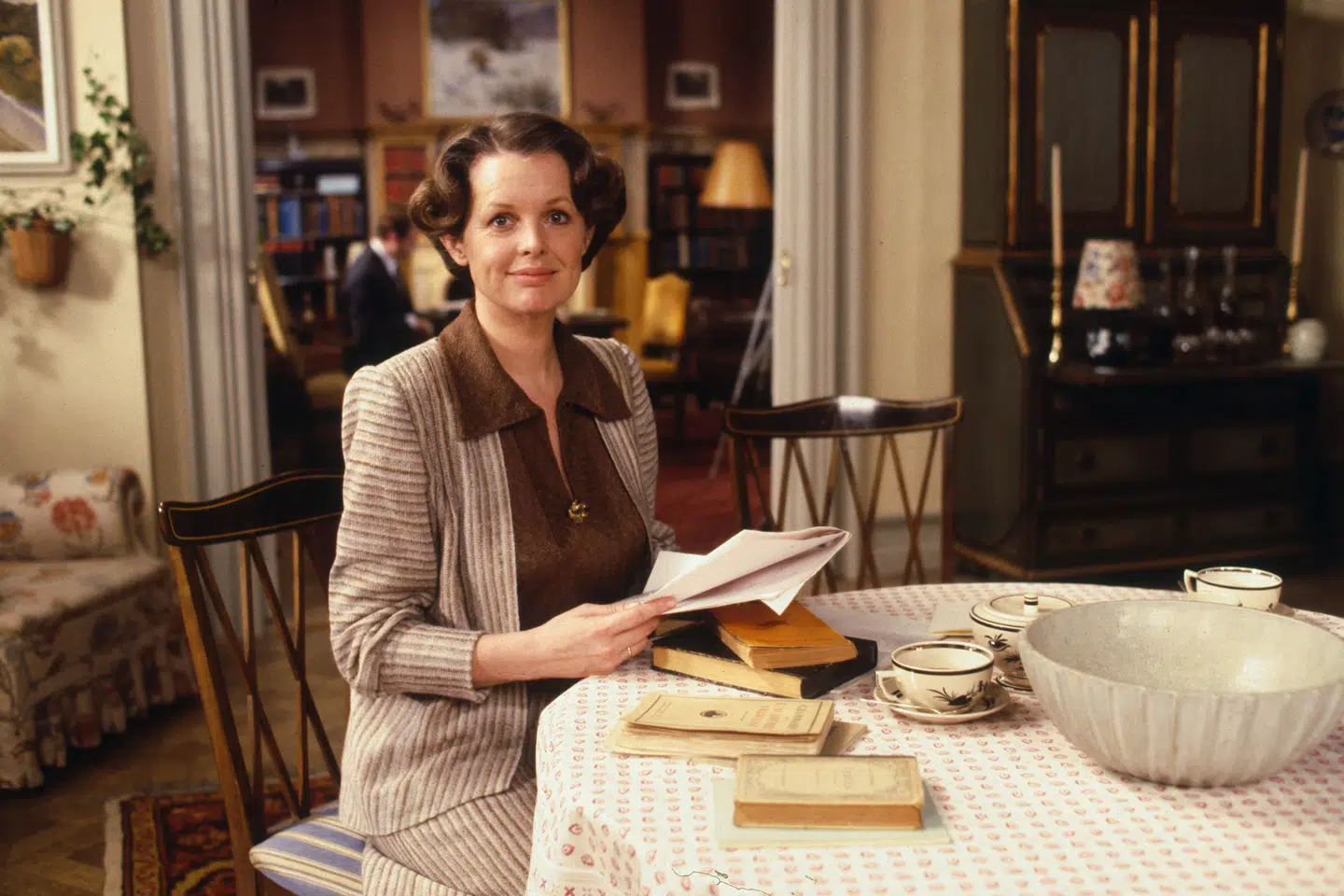 Skuespiller Ghita Nørby som Ingeborg Skjern i tv-serien "Matador". Nu sælges en af Ingeborgs kjoledragter på auktion. (Arkivfoto).