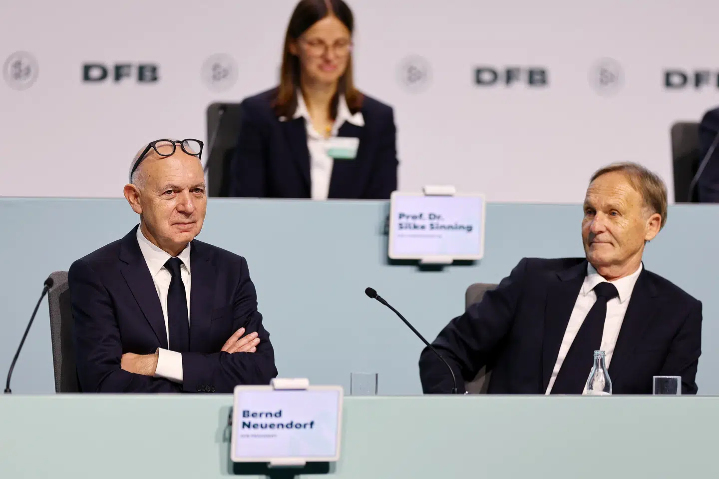 Det Tyske Fodboldforbund er repræsenteret ved præsident Bernd Neuendorf (til venstre) og vicepræsident Hans-Joachim Watzke (til højre), når Uefa onsdag uddeler værtskabet til kvinde-EM i 2029. (Arkivfoto).