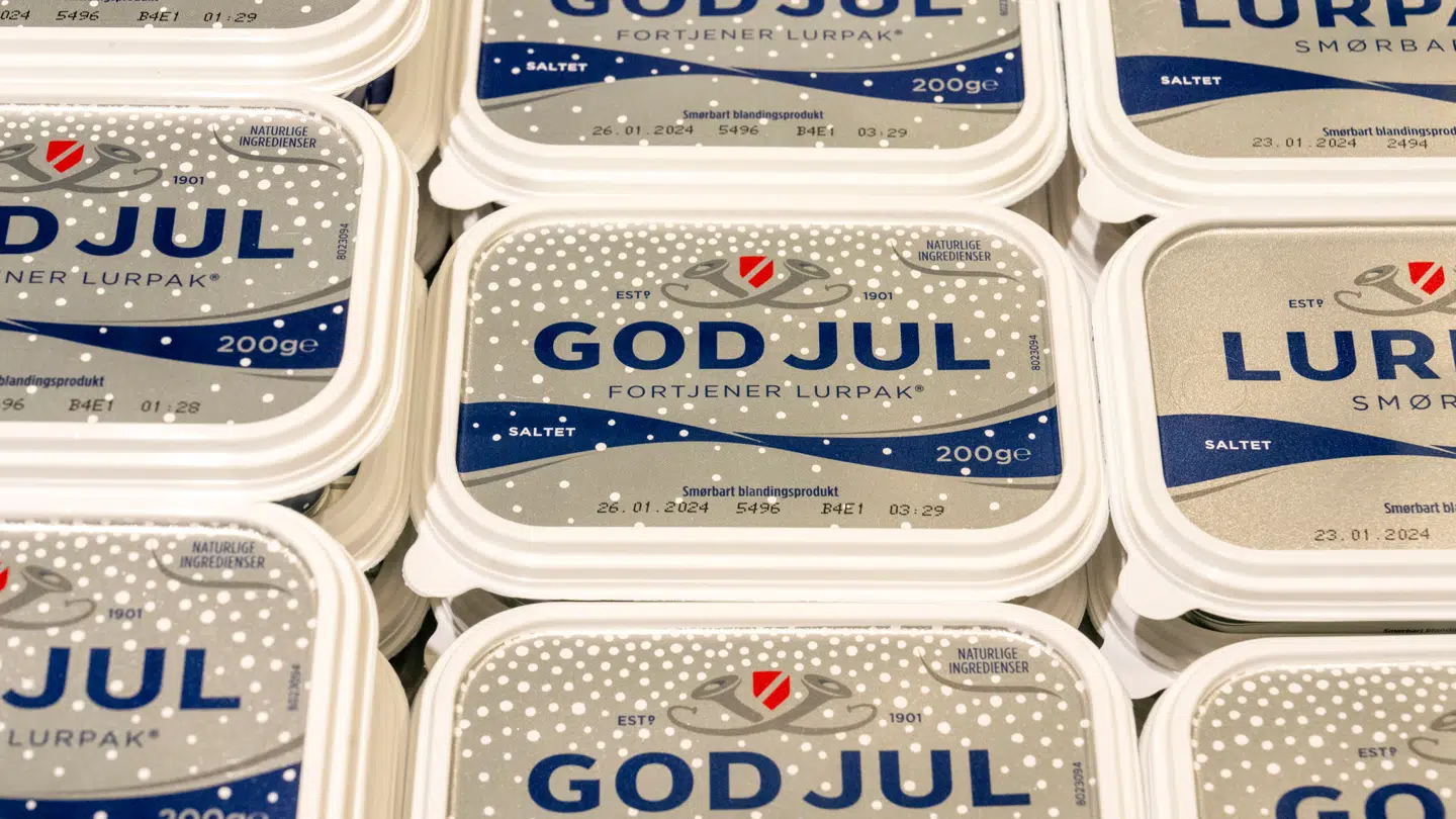 Smør er i julemåneden ekstremt billigt i tilbudsaviserne fra dagilgvarehandlen. De findes helt ned til 8,95 kroner.