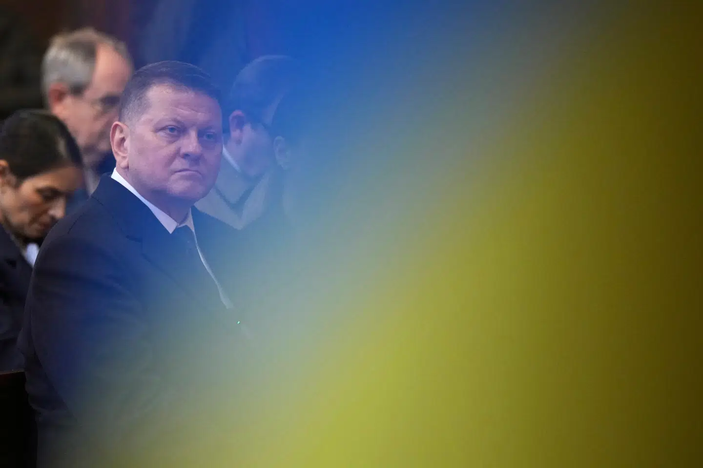 I en kommentar i et ukrainsk medie kommer Zelenskyjs tidligere forsvarschef med en skarp kritik, af det han kalder et »manglende politisk mål« med krigen mod Rusland. Nu taler kommentatorer om »begyndelsen på en politisk platform« for den tidligere »Jerngeneral«.