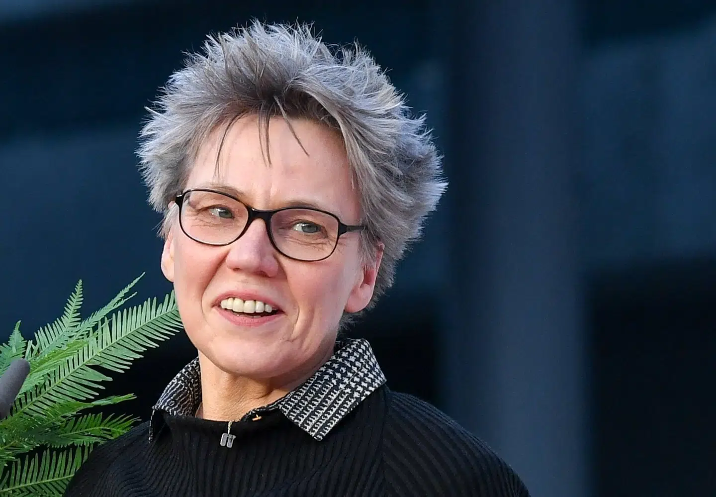 Esther Kinsky, 69 år, skriver romaner og poesi og oversætter fra russisk, polsk og engelsk. For det har hun høstet meget hæder i sit hjemland, Tyskland. »Rombo«, der udkom på tysk i 2022, er hendes første roman på dansk. Her er hun fotograferet på bogmessen i Leipzig i 2018.