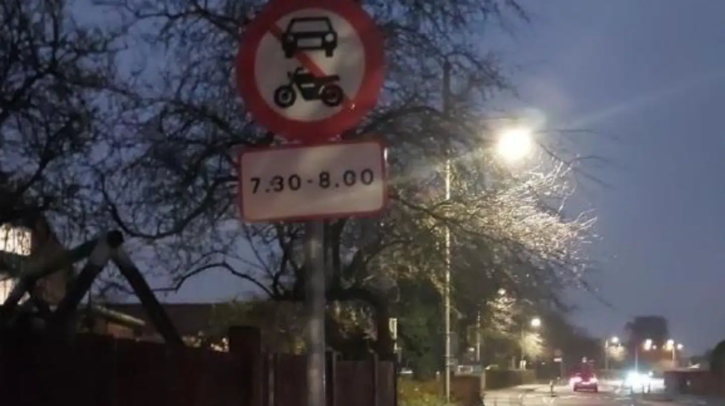 Mange forældre til skolebørn trodser kørselsforbuddet ved Nordvangsskolen i Glostrup i tidsrummet 07.30 til 08.00 på hverdage.