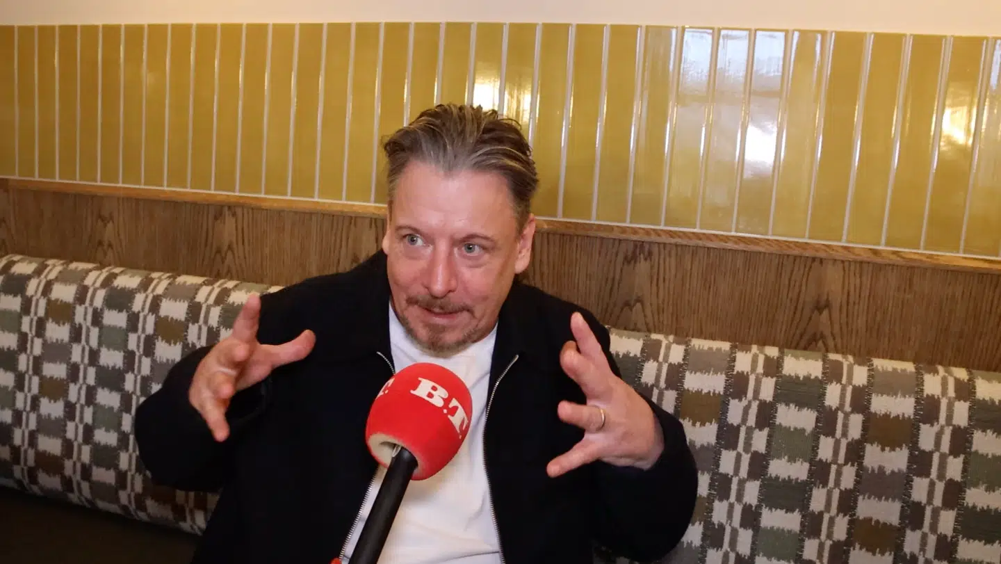 Det lå i kortene, at Anders W. Berthelsen for tredje gang skulle indtage rollen som 'Rolf Larsen'.