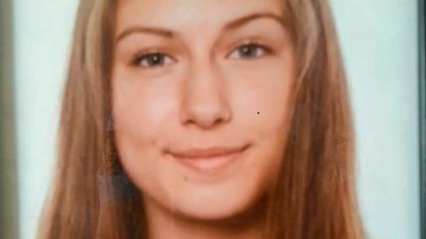 Emilie Meng blev kidnappet kort efter klokken 04.07 den 10. juli 2016 – juleaftensdag samme år blev hendes lig fundet ved Regnemarks Bakke. Politiets efterforskning har i årevis været udsat for massiv kritik. En mand er siden blev idømt livstid for blandt andet drabet.