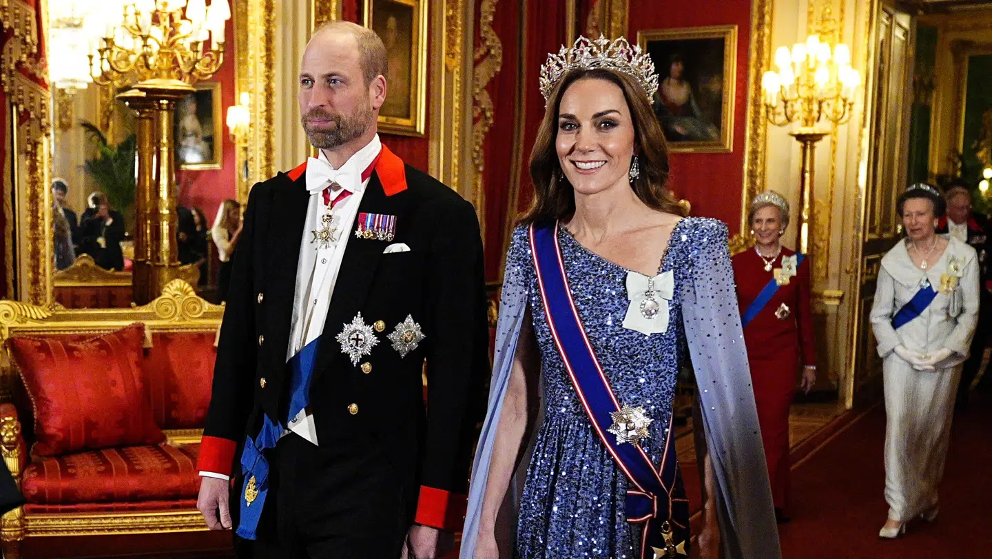 Det britiske kongepar var værter for en fornem statsbanket i anledningen af statsbesøget fra Tyskland, men det var prinsesse Kate, ledsaget af prins William, der »stjal showet« med sin massive tiaradebut.