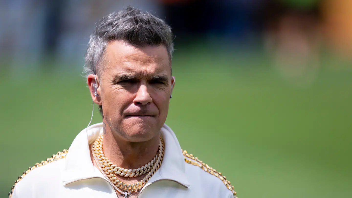 Robbie Williams er én af dem, der skal optræde til showet.