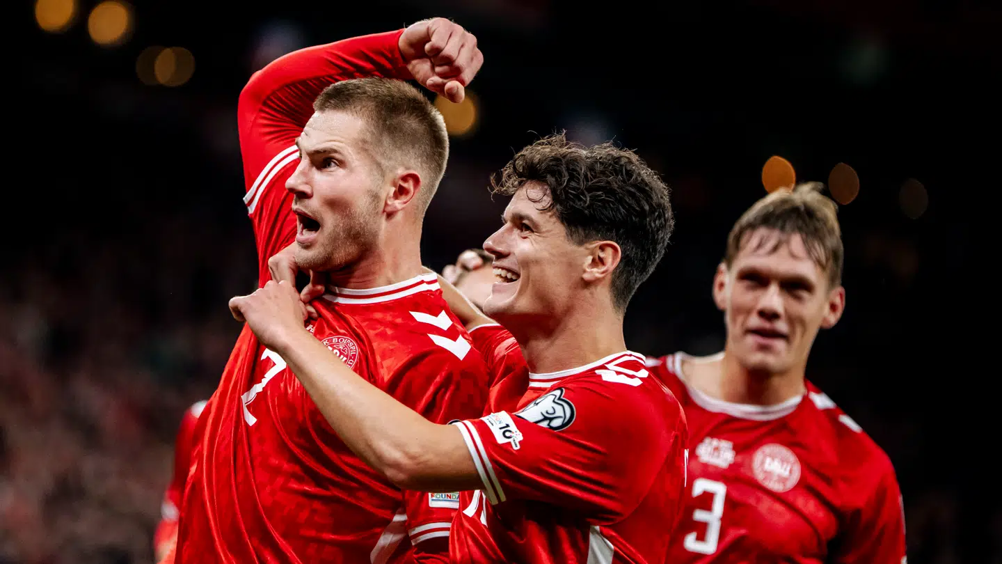 Joachim Andersen jubler efter sin scoring mod Grækenland.