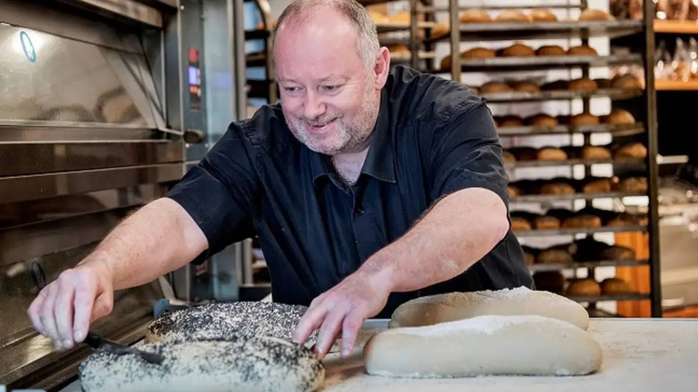 Michael Mikkelsen har været med i mange år, og har købt den butik i Nørregade i Esbjerg, hvor han selv stod i lære. I dag er han ligeledes stolt direktør i Gulsbageren, som repræsenterer de klassiske bagerier i Danmark.