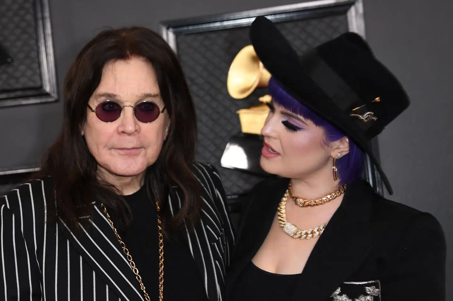 Kelly Osbourne sammen med sin far, Ozzy Osbourne, til uddelingen af Grammy Awards i 2020. (Arkivfoto).