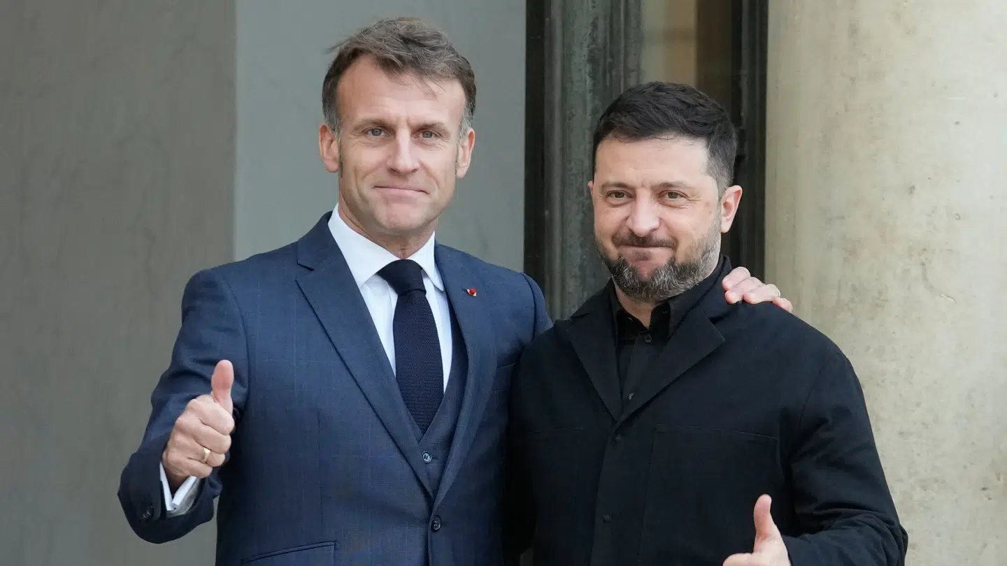 Den franske præsident Emmanuel Macron advarer efter sigende Zelenskyj om, at USA kan svigte Ukraine. (Arkivfoto)