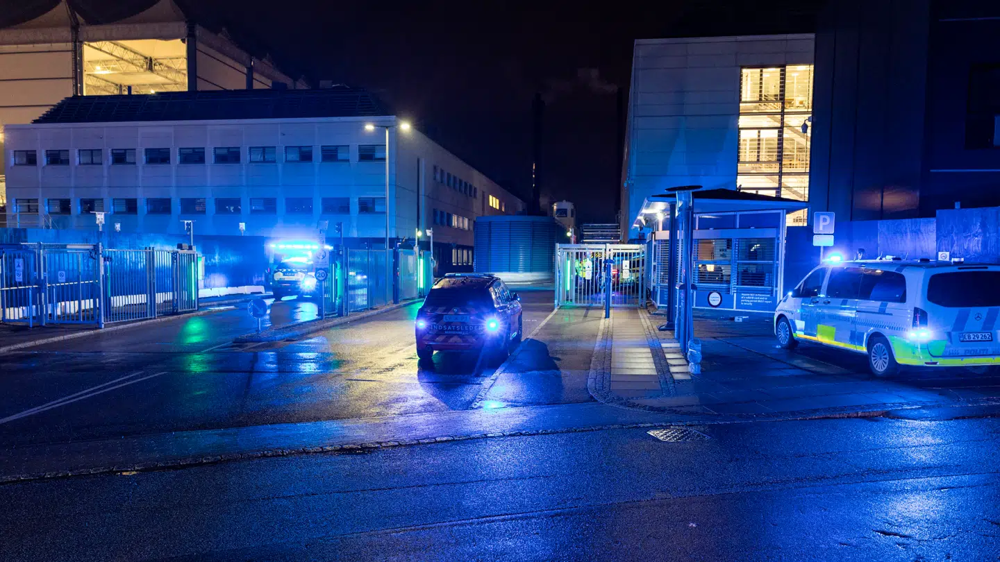Brandvæsen, lægebil og politi til stede ved Novo Nordisk i Gentofte, torsdag den 4. december 2025.
