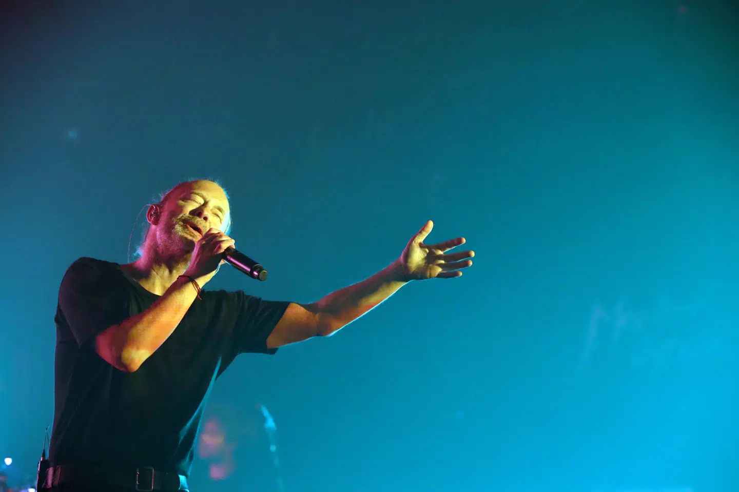 Thom Yorke havde halsbetændelse tidligere på ugen, hvilket betød, at mandagens og tirsdagens Radiohead-koncerter blev aflyst. De er udskudt til senere i december.