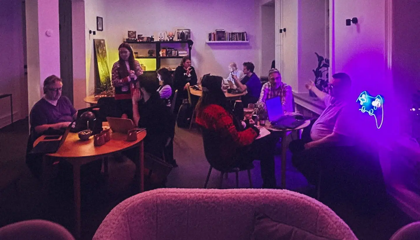 Danskproducerede computer- og mobilspil har i årtier været populære både herhjemme og i udlandet. Nu sikres det, at hele historien ikke går tabt, ved at folk med viden om området mødes og skriver artikler til onlineleksikonet Wikipedia. Her et blik i arbejdsrummet hos Games Denmark 3. december.