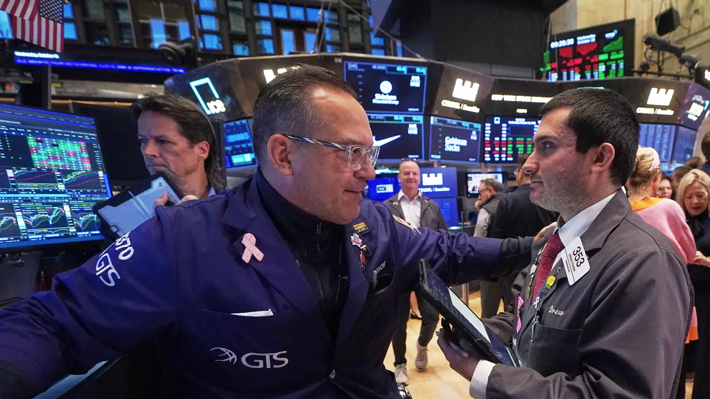 Aktierne har haft et godt år i USA, men svækket jobvækst bekymrer økonomer.