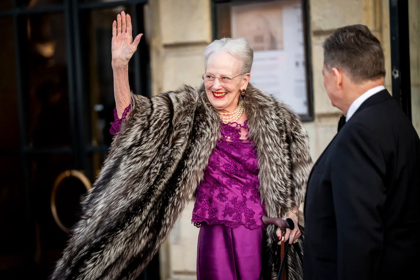 Kongeparret er lykkedes med at få Kongehuset til at være endnu mere folkeligt, end det var under dronning Margrethe, mener ekspert.