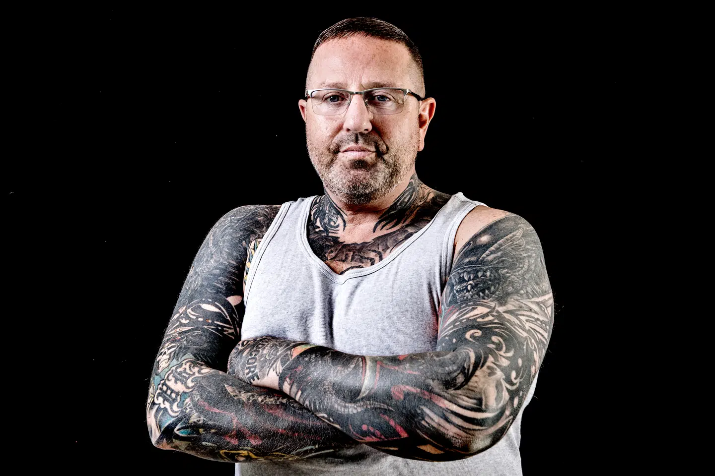 Den tidligere Hells Angels- og Bandidos-medlem Brian Sandberg er ude af rockermiljøet, som han i dag tager under behandling i Ekstra Bladets podcast »Bag vesten«.