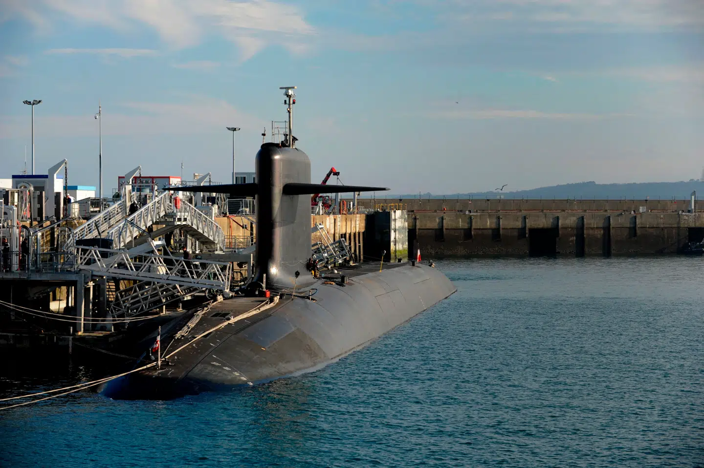 Frankrig har flere atomubåde ved basen, som ligger tæt på havnebyen Brest.