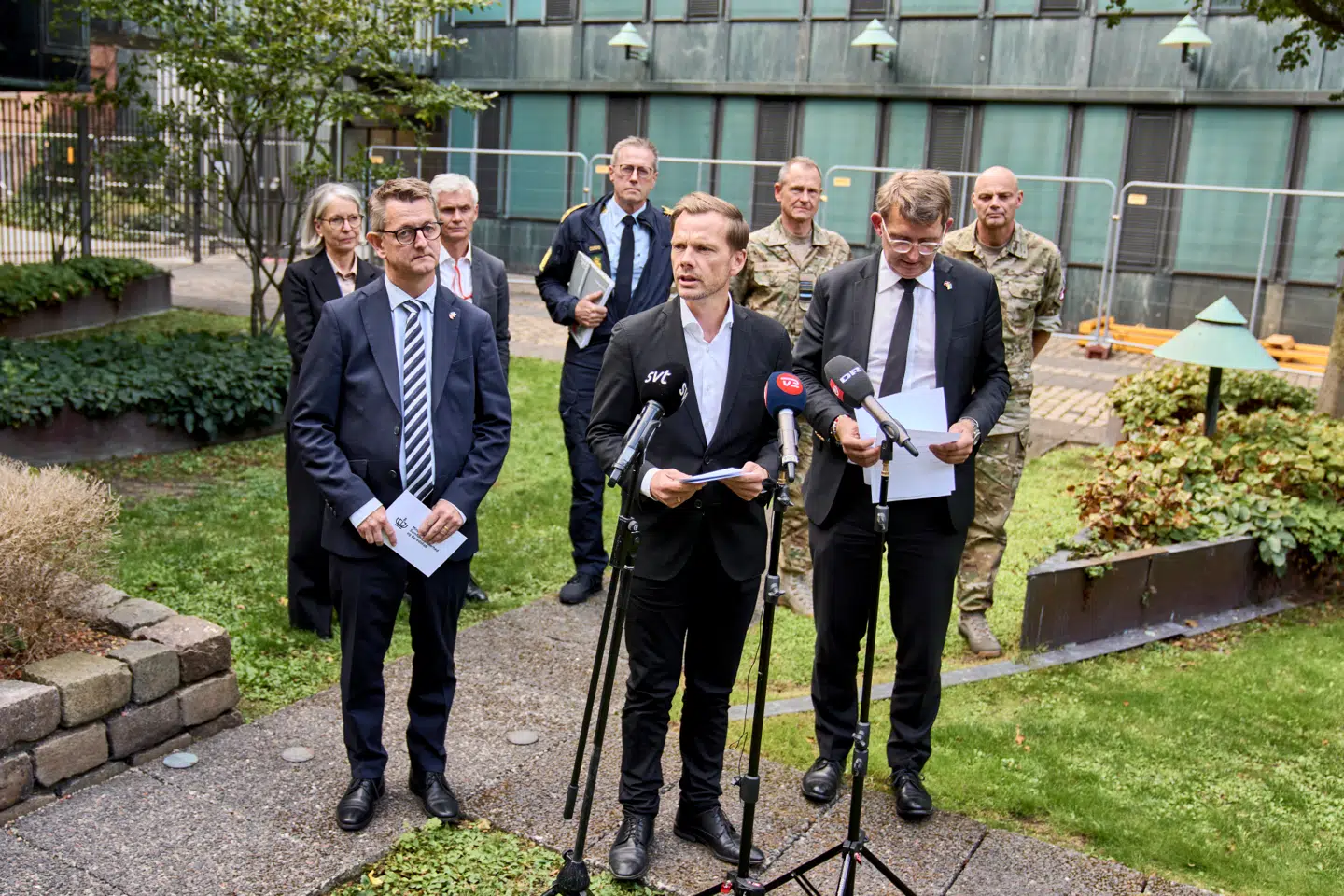 Der blev i dagene, hvor adskillige meldinger om droneflyvninger i Danmark fyldte medierne, holdt flere pressemøder. Her ses (fra venstre) minister for samfundssikkerhed og beredskab Torsten Schack Pedersen (V), justitsminister Peter Hummelgaard (S) og forsvarsminister Troels Lund Poulsen (V).