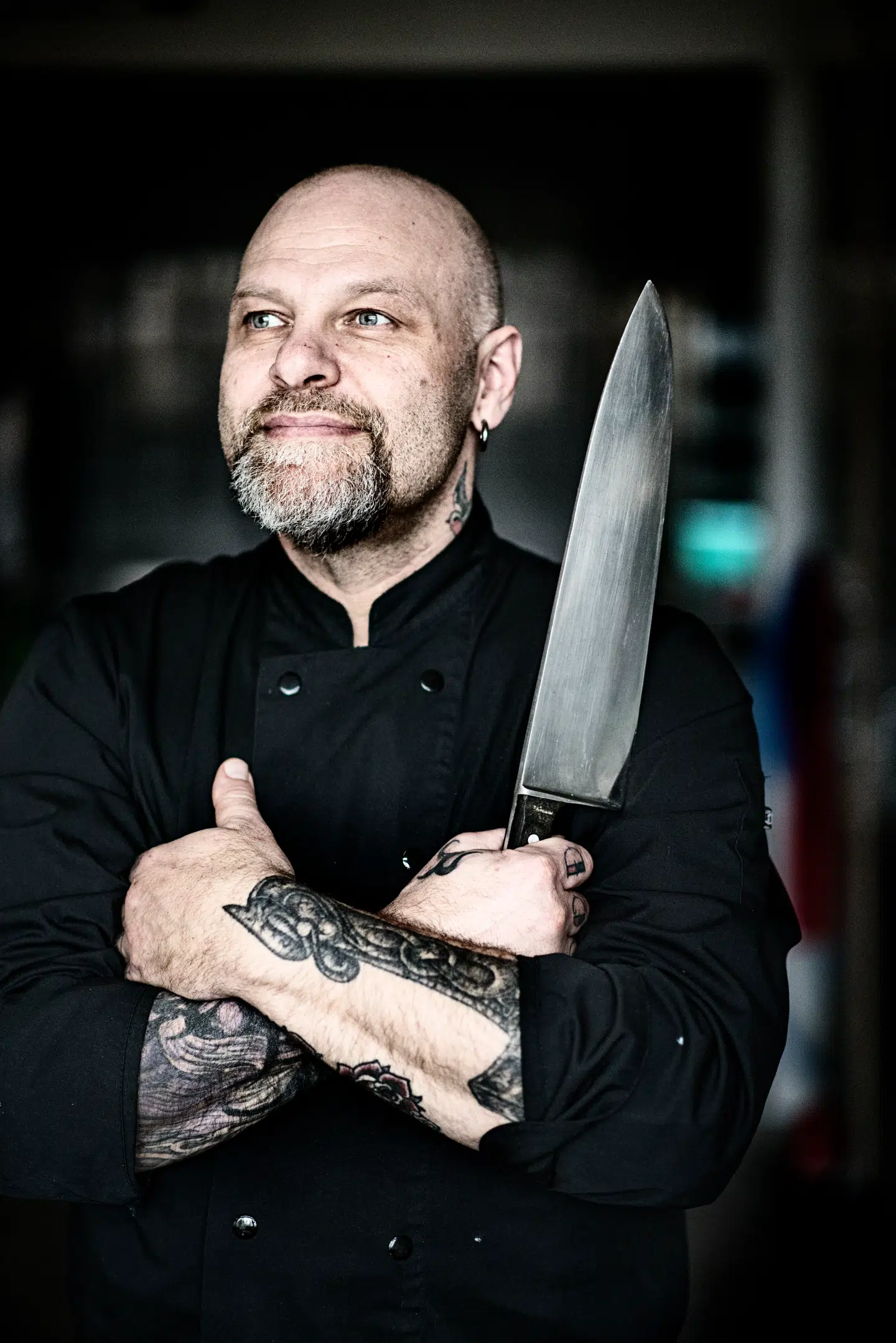 Den Skaldede Kok har levet noget af et liv, men tv-kendiskokken takker i den nye podcast sin hustru Helle for at være kommet på ret spor i livet.