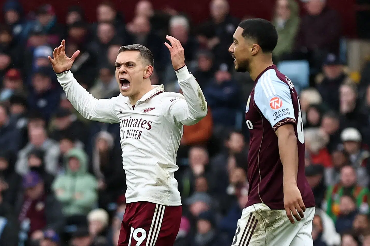 Arsenals belgiske kantspiller, Leandro Trossard, kom ind i pausen og scorede mod Aston Villa, som endte med at vinde 2-1.