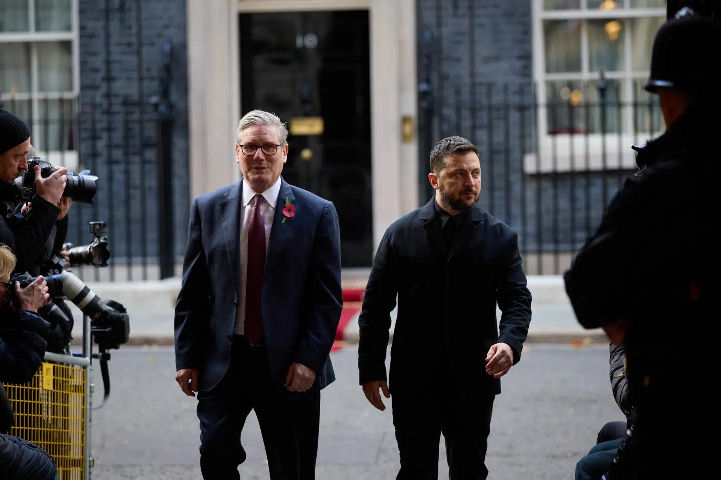 Ukraines præsident, Volodymyr Zelenskyj, var også i oktober i London for at mødes med premierminister Keir Starmer og andre europæiske ledere, herunder den danske statsminister, Mette Frederiksen. Mandag er han tilbage til et nyt møde om mulig fred, denne gang med de såkaldte E3-lande - Frankrig, Tyskland og Storbritannien. (Arkivfoto)