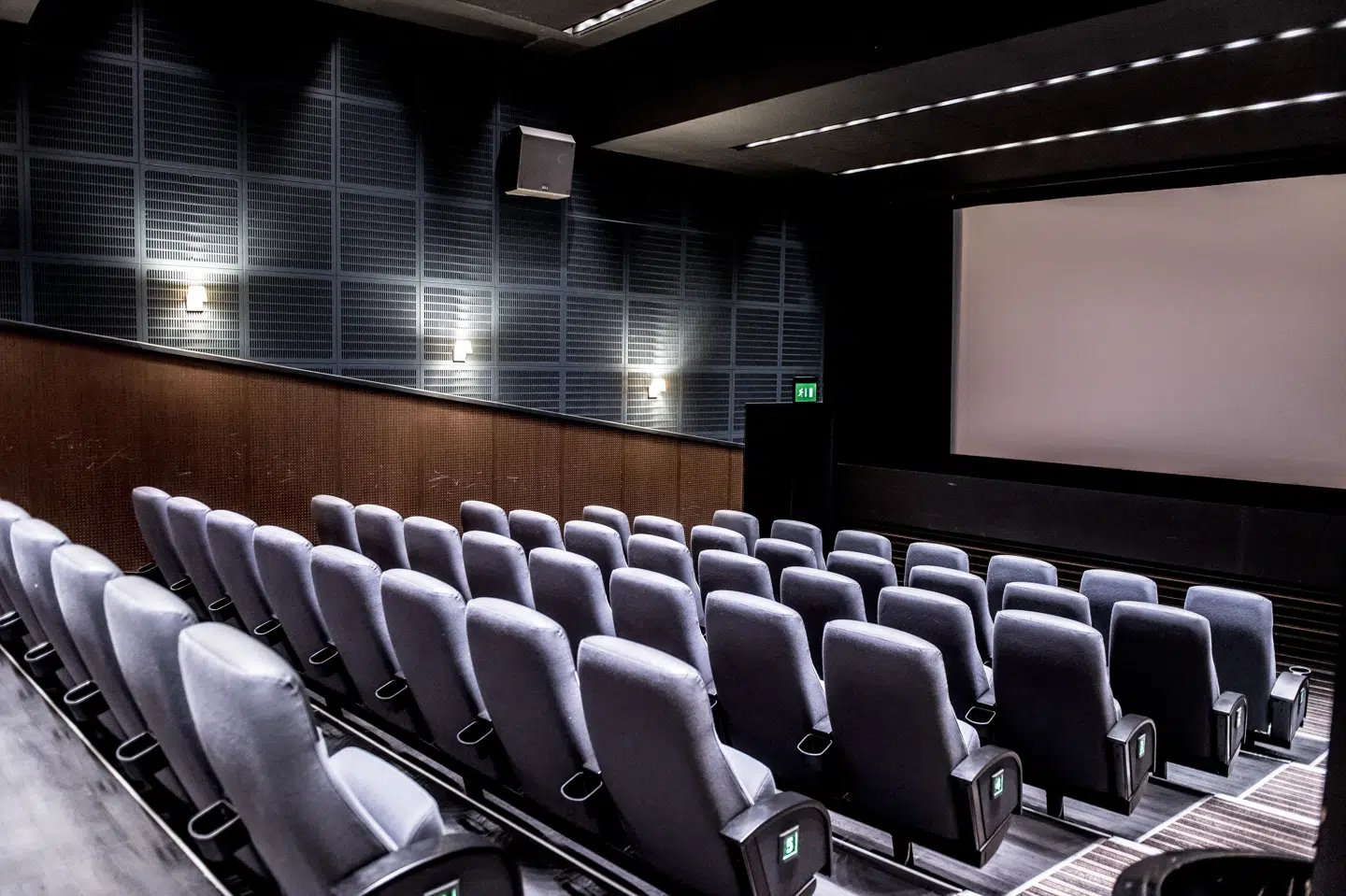 Der kan ende med at komme færre film i biografer som Palads på Axeltorv i København, hvis Netflix trækker Warner Bros. ud af biografmarkedet efter nyheden om streamingtjenestens mulige opkøb af produktionsselskabet. (Arkivfoto).