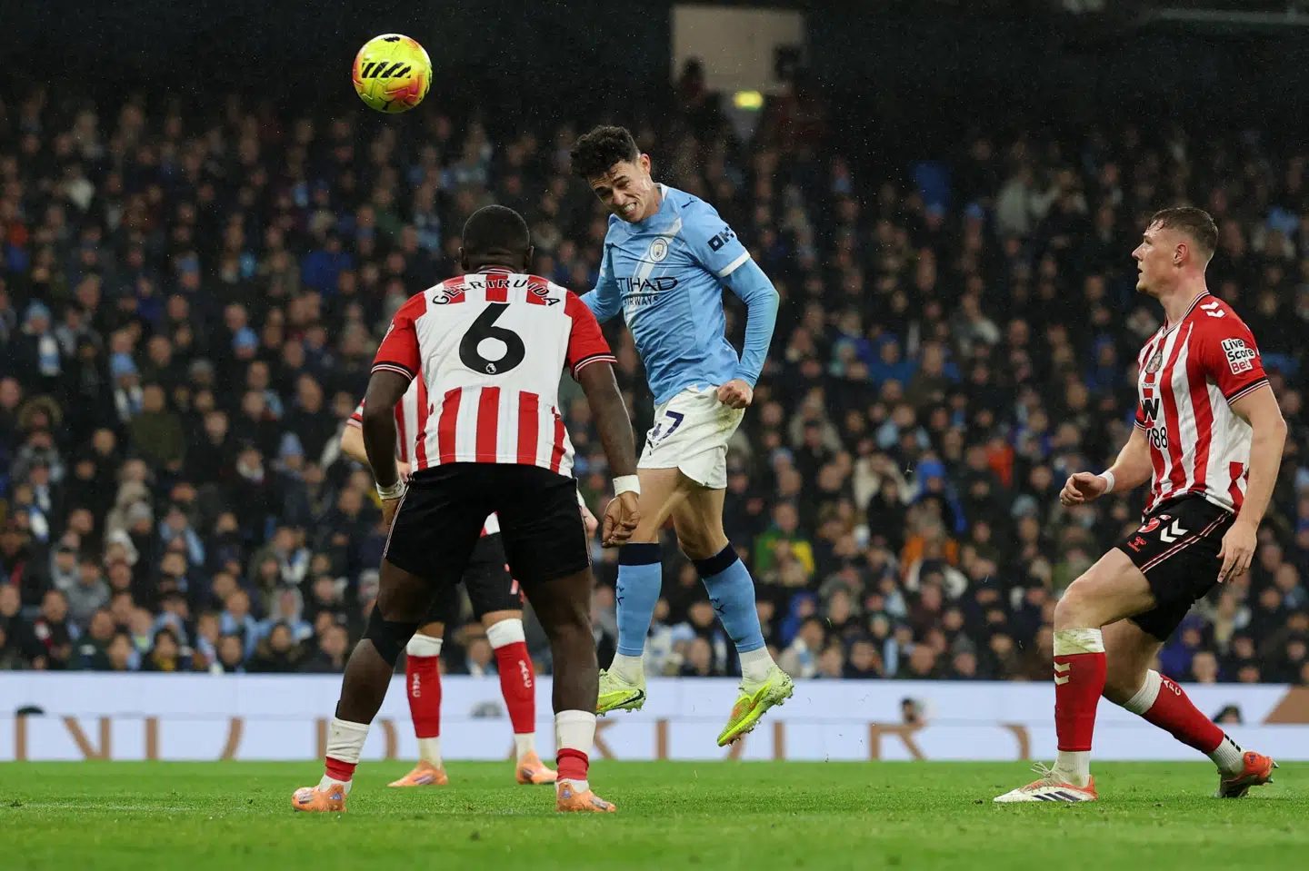 Manchester Citys Phil Foden satte panden på den sidste scoring i lørdagens sejr.
