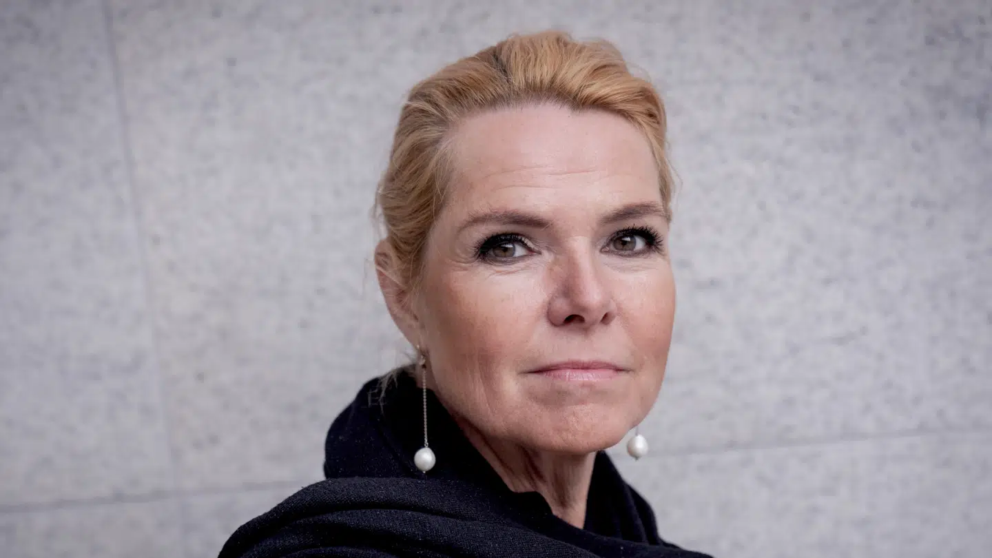 Inger Støjberg ser med positive briller på Venstres udmelding, men savner svar.
