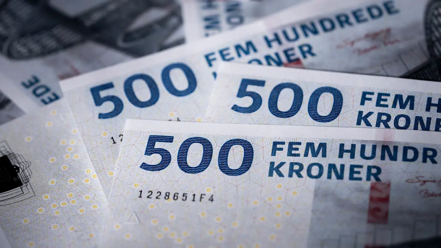 En vaks Meny-medarbejder spottede lørdag en falsk 500 kroneseddel.