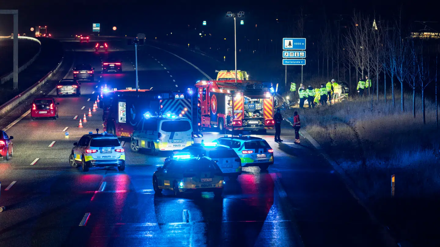 En 49-årig mand mistede søndag morgen livet i en voldsom ulykke på Køge Bugt Motorvejen.