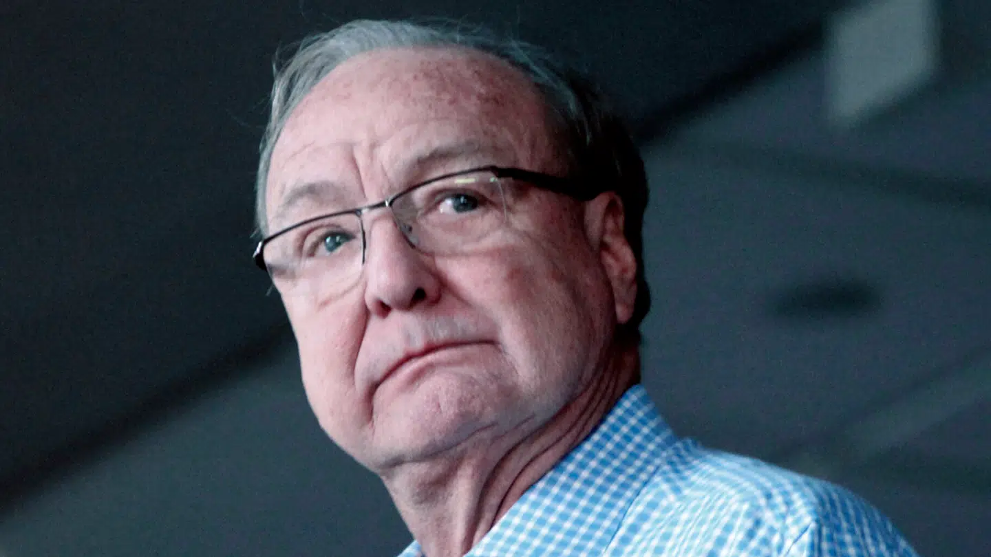 Tom Hicks til en hockey-kamp i 2011.