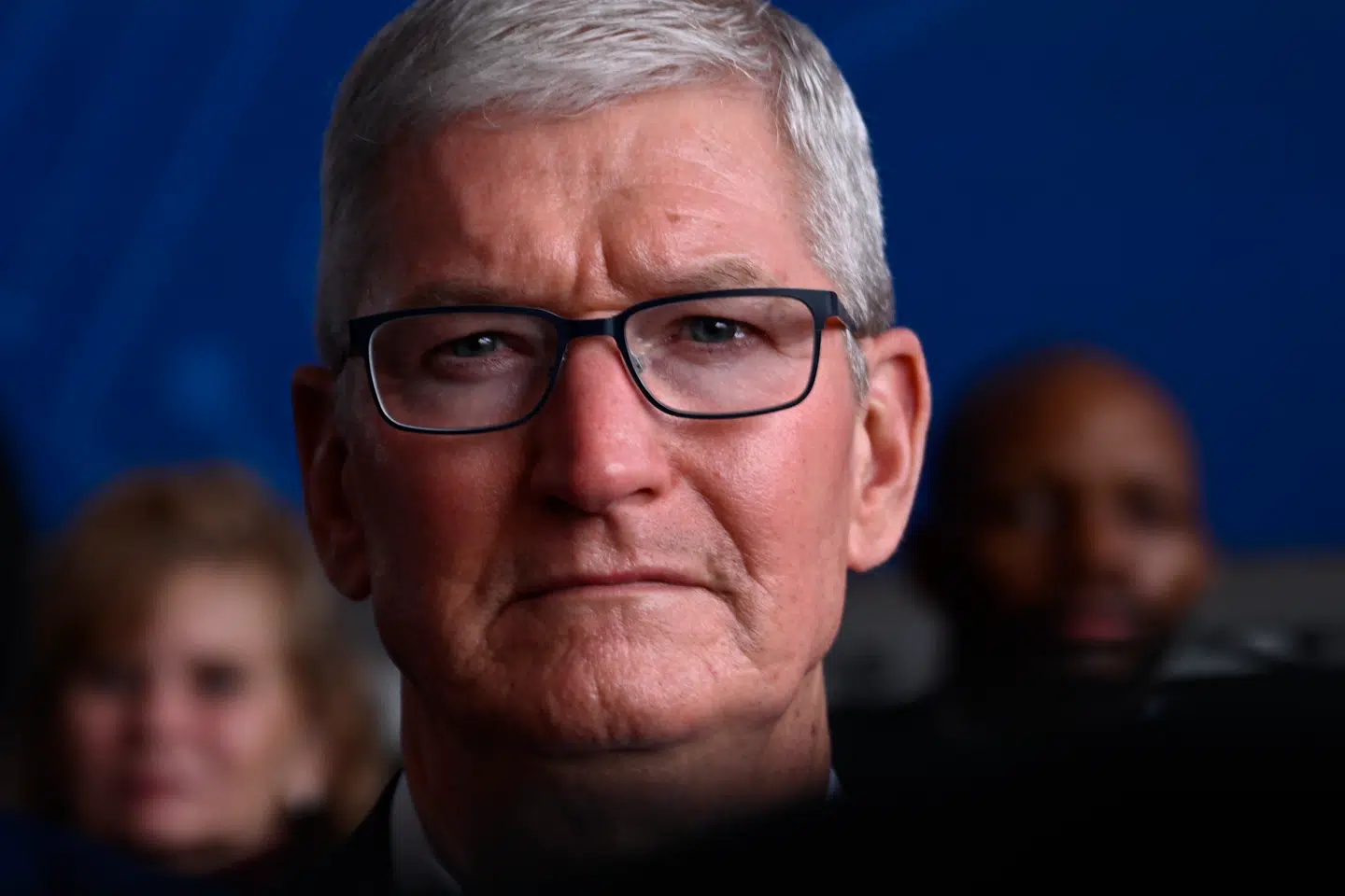 De seneste uger har flere topfolk forladt Apple. Nu fyger spekualtioner også, om hvorvidt topchef Tim Cook gør klar til at overdraget roret til næste generation.