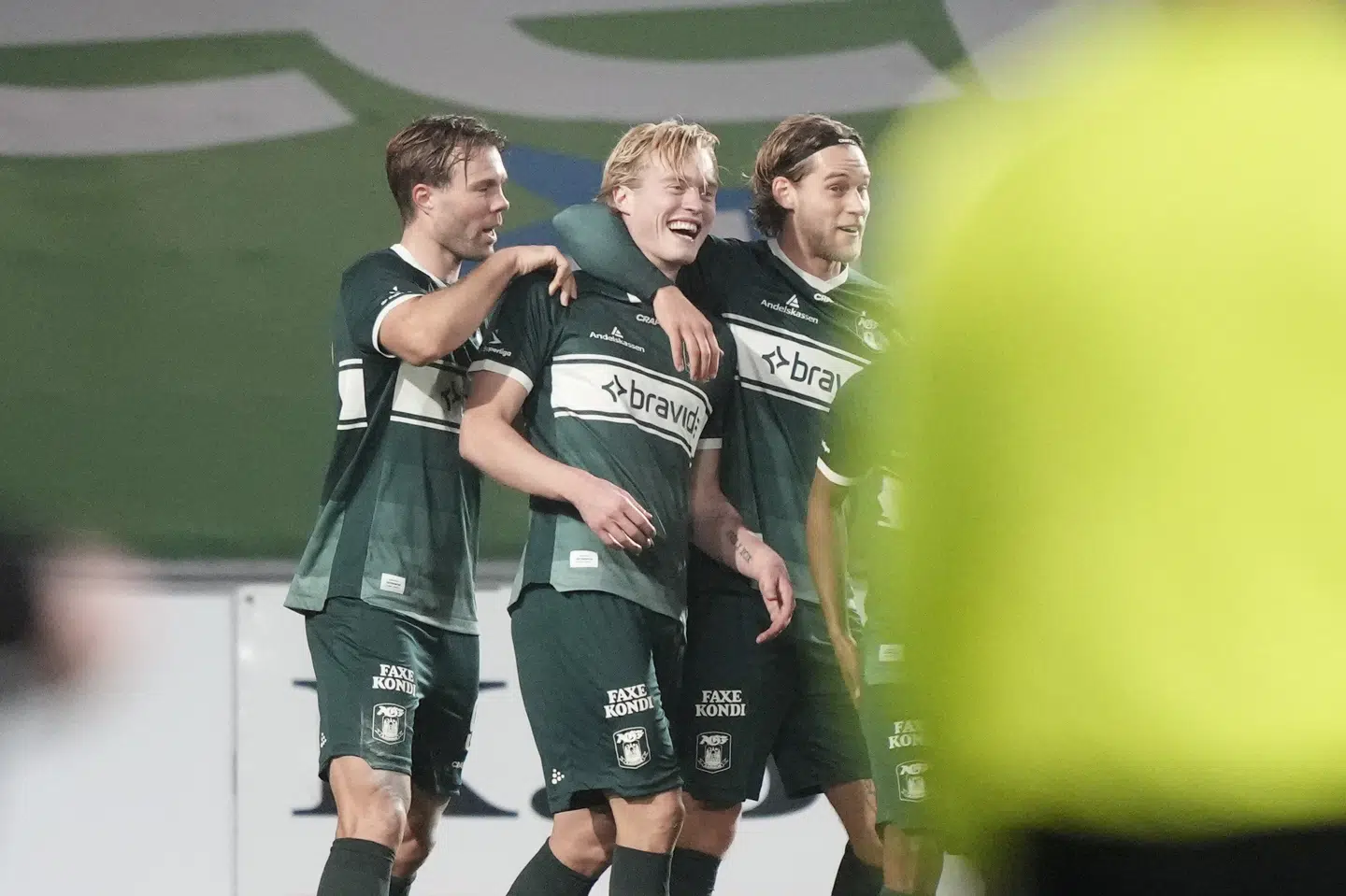 AGF-spillere jubler over en Tobias Bech-scoring mod Randers.