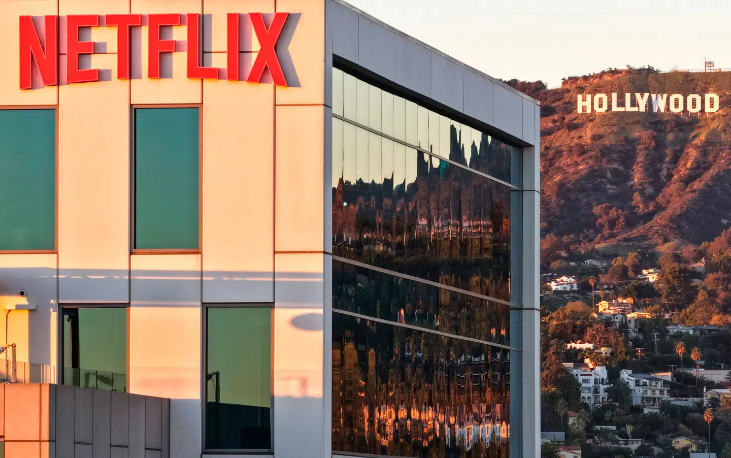 Netflix indgik fredag aftale om at købe Warner Brothers og dermed også streamingkonkurrenten HBO Max. USAs præsident, Donald Trump, mener, at det kan blive et problem på grund af Netflix' store markedsandel.