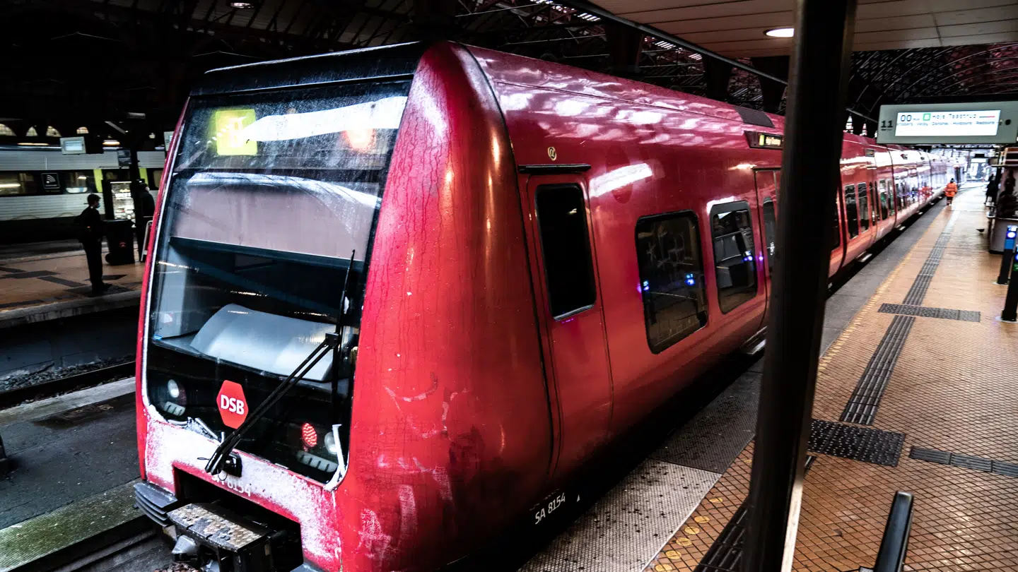 Mandag morgen har flere strækninger været påvirket af fejlen.