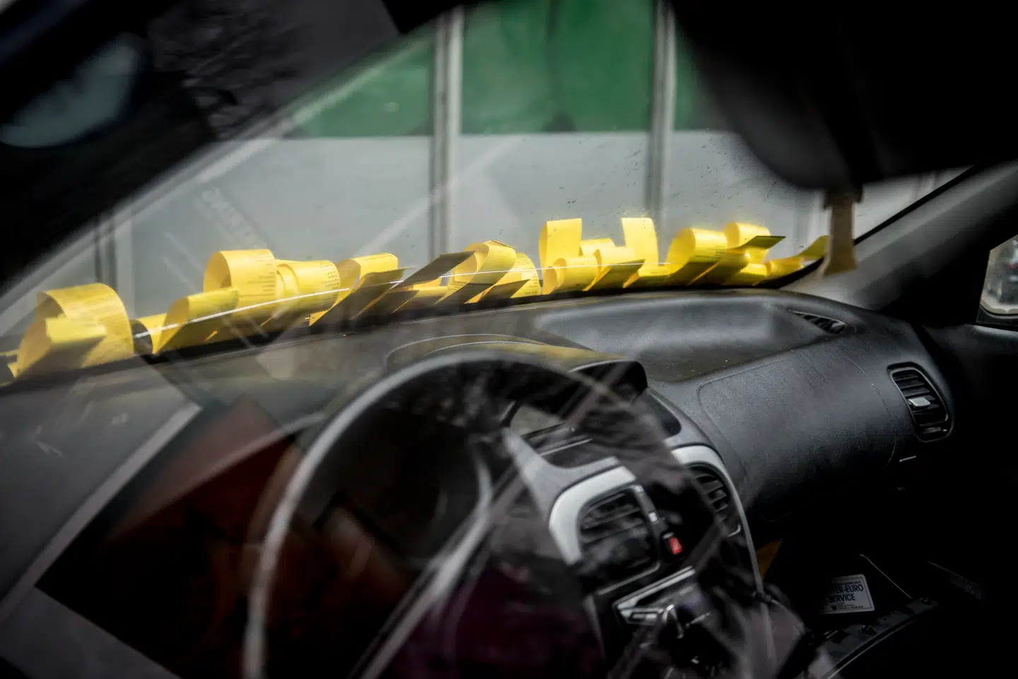 Parkeringsselskaberne har udelukkende adgang til at bruge Motorregisteret, hvis bilisten har fået en bødeseddel i forruden og ikke har betalt bøden. Det er ikke tilfældet, hvis man skal tro de 1000 klager der er endt på transportministerens skrivebord.