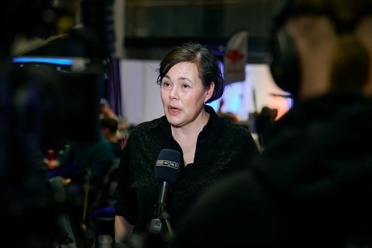 »Jeg vil understrege, at vores land og USA er tætte allierede,« siger den grønlandske politiker Vivian Motzfeldt på et pressemøde med USAs ambassadør i mandag formiddag.