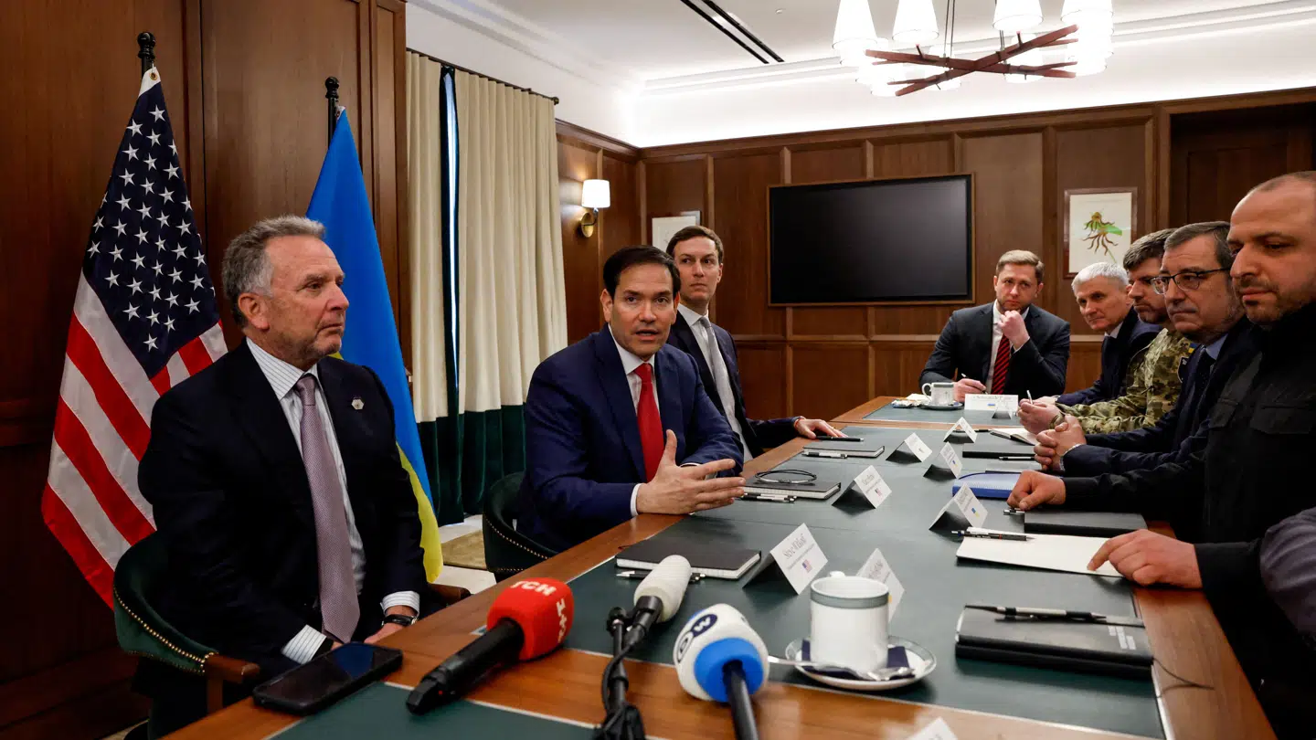 Billedet her er fra slutningen af november, hvor en ukrainsk delegation gæstede delstaten Florida for samtaler om en fredsaftale.