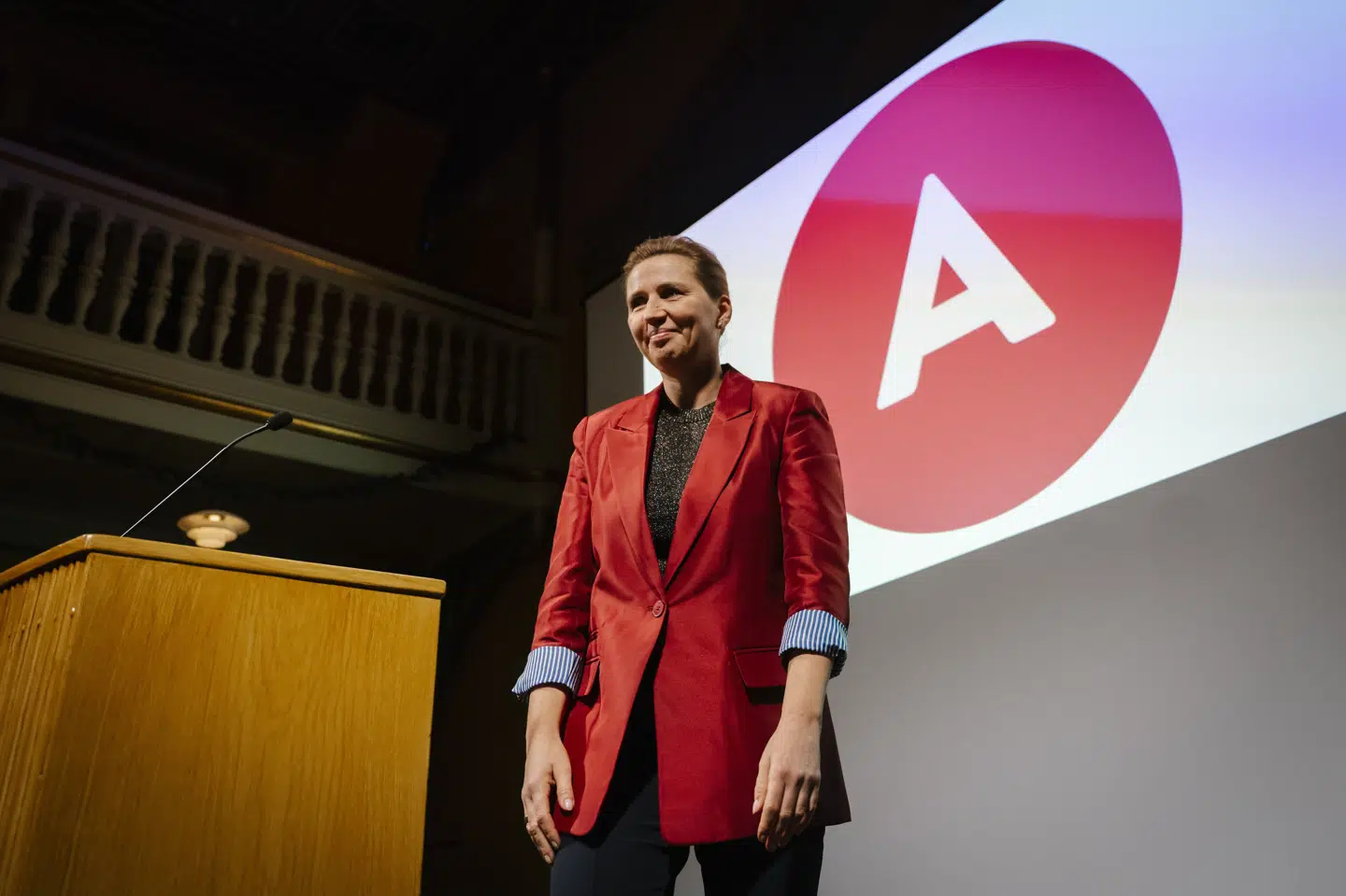 Statsminister Mette Frederiksen mødes mandag med hovedbestyrelsen i Socialdemokratiet efter skuffende valgresultat.