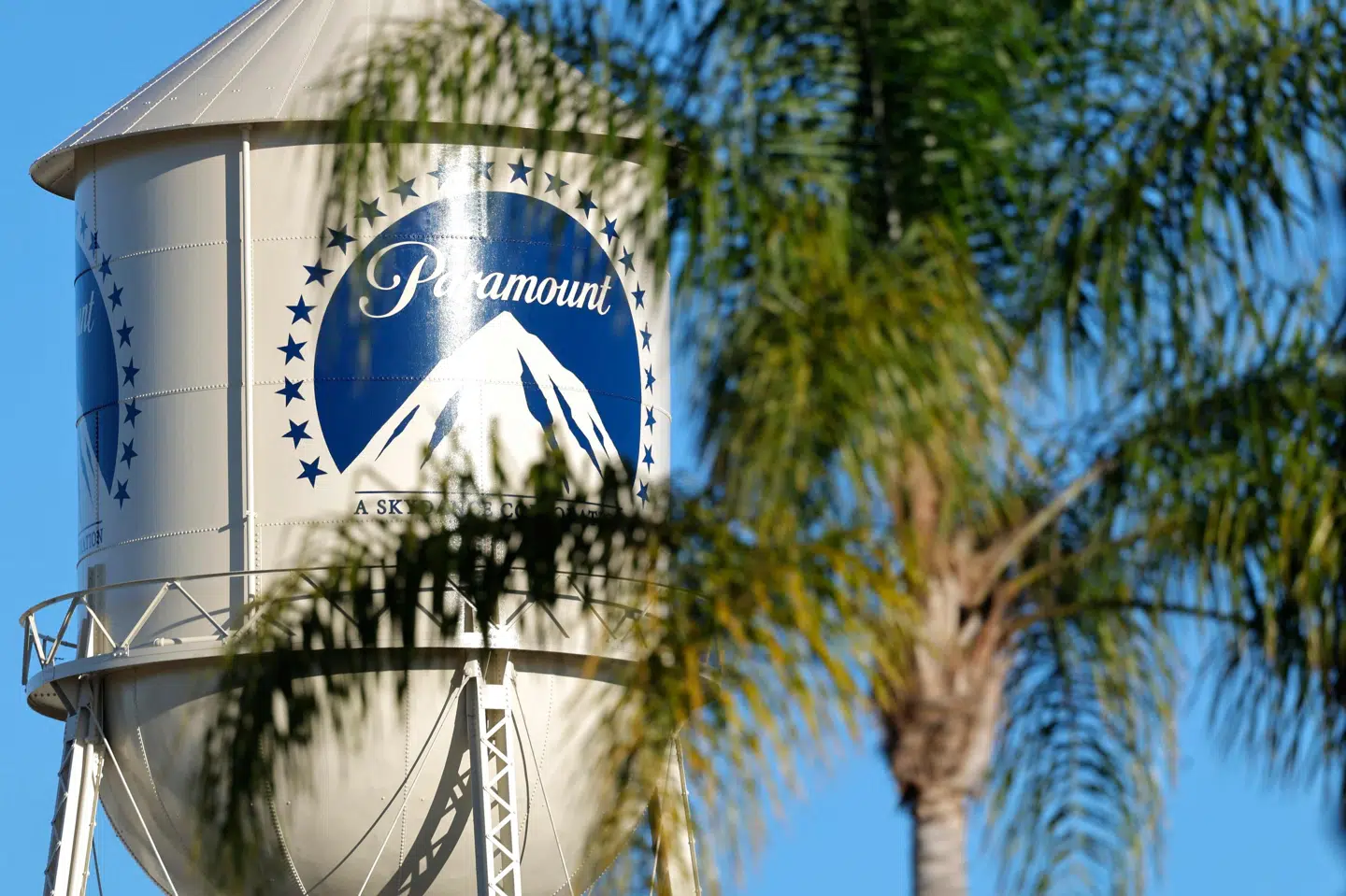 Film- og tv-produktionsselskabet Paramount har sit hovedkvarter i Los Angeles i Californien. Selskabet forsøger nu at overbyde Netflix for at kunne købe konkurrenten Warner Bros. Discovery. (Arkivfoto).