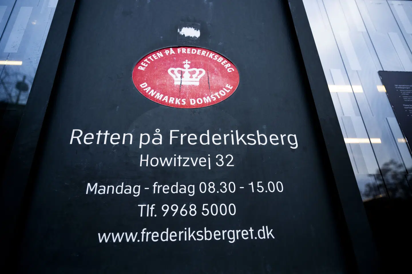 Retten på Frederiksberg har mandag frifundet en 21-årig mand. Han var tiltalt for at have skaffet sig adgang til og udnyttet en lærers login til skolens it-system til at fjerne sit eget og andre elevers fravær. (Arkivfoto).