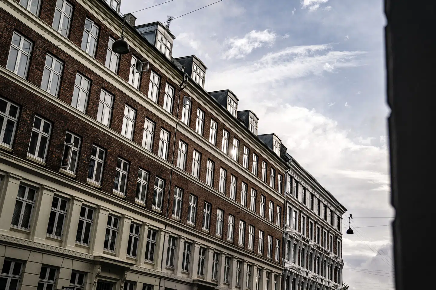 Der ventes at komme flere indbyggere i København, hvilket vil få efterspørgslen på boliger til at stige. I dag er der 346.500 boliger i København blandt andet her i Nansensgade i det indre København. (Arkivfoto).