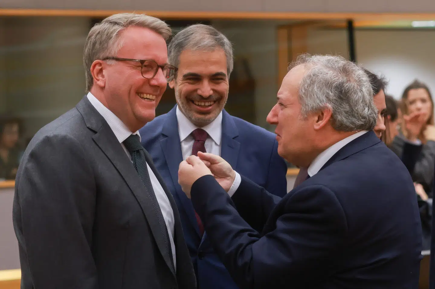 Erhvervsminister Morten Bødskov (til venstre) har deltaget i forhandlingerne omkring bæredygtighedsreglerne i EU, hvor Danmark i øjeblikket har formandskabet.