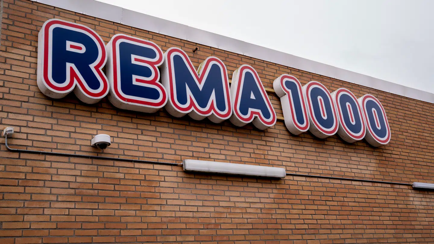 En Rema 1000-købmand kommer med en opsang til de stressede kunder i julehandlen.