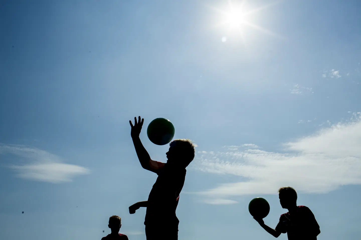 Børn bliver bedre til at samarbejde og regulere følelser, når de går til sport. Arkivfoto: Scanpix