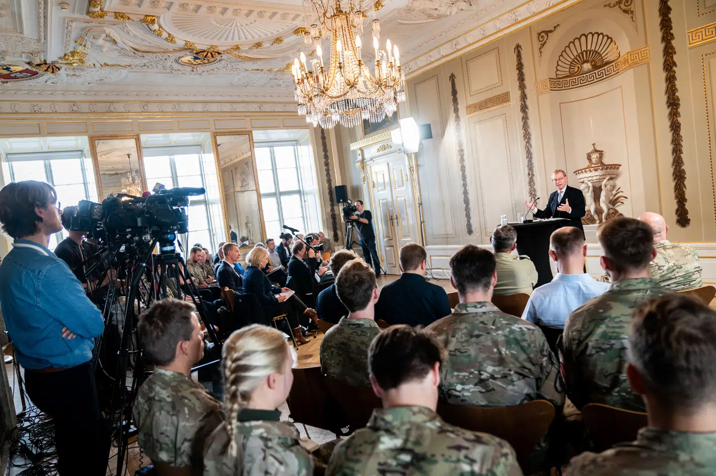 Michael Zilmer-Johns stod bag en sikkerhedspolitisk redegørelse på opdrag fra regeringen og præsenterede den i pomp og pragt på Frederiksberg Slot i 2022. Nu afviser Forsvarsakademiet at udgive den opdaterede udgave.