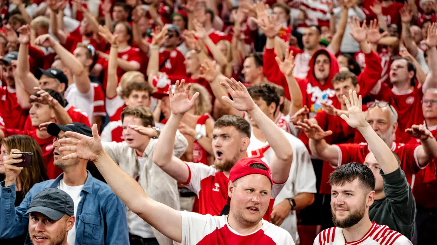 Danske fans skal have mange penge op ad lommerne, hvis de vil til VM.